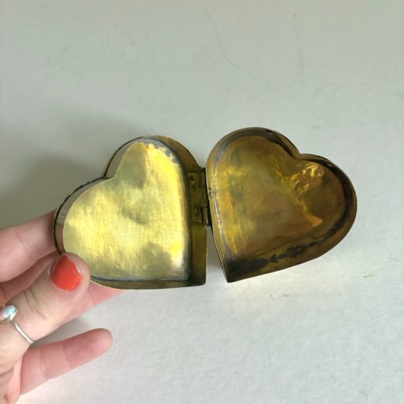 Vintage Brass Heart Shaped Hinged Trinket/Ring Dish | Jewelry Box - Picture 3 of 8